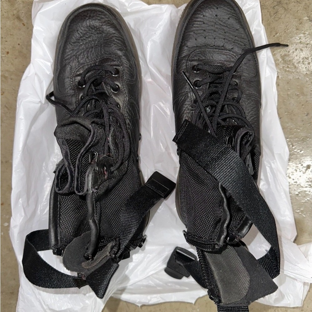 Nike Black Tactical-Style Lace-Up Sneakers
